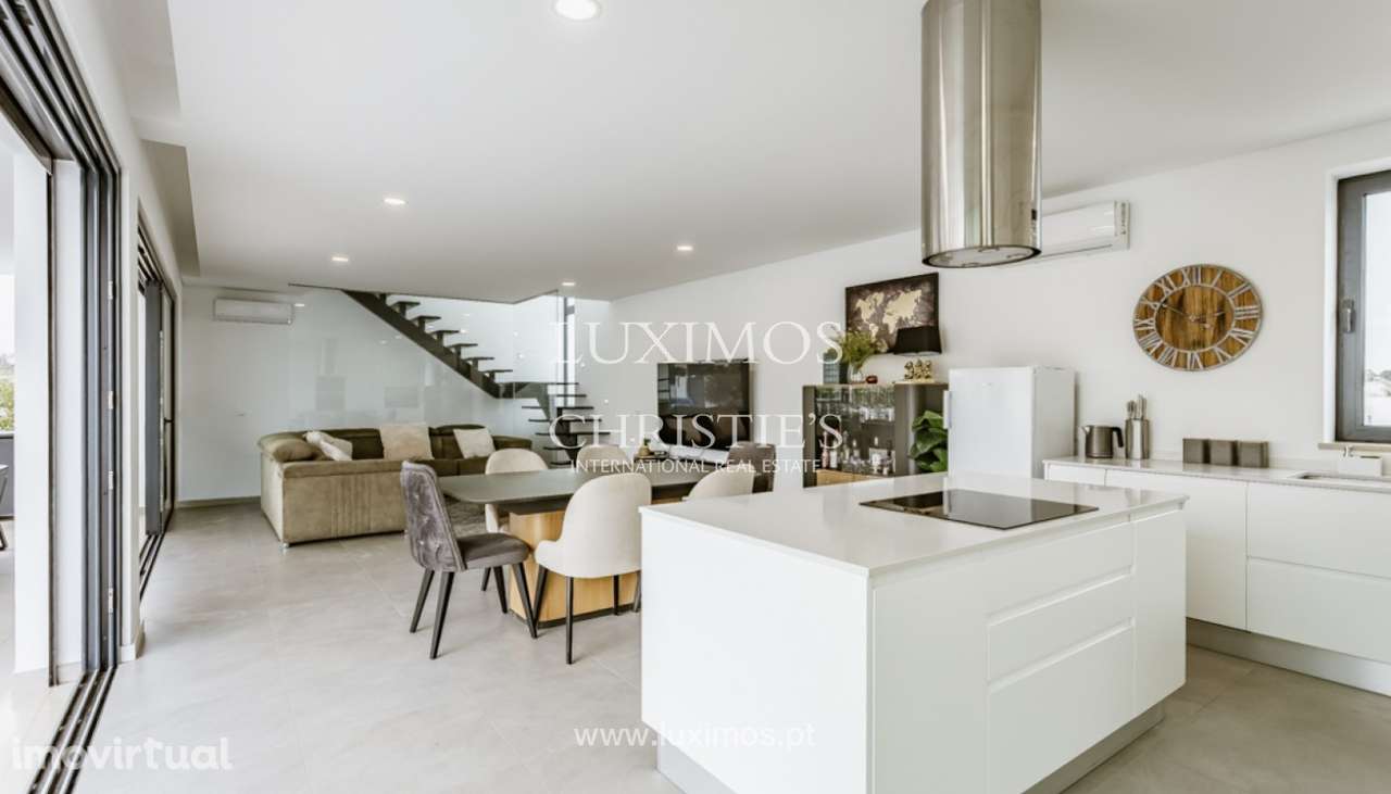 Moderna Moradia V3 com piscina para venda em Alcantarilha, Algarve - Grande imagem: 3/25