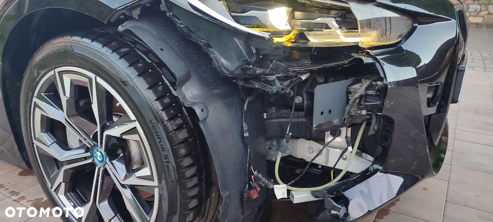 BMW i4 - 15