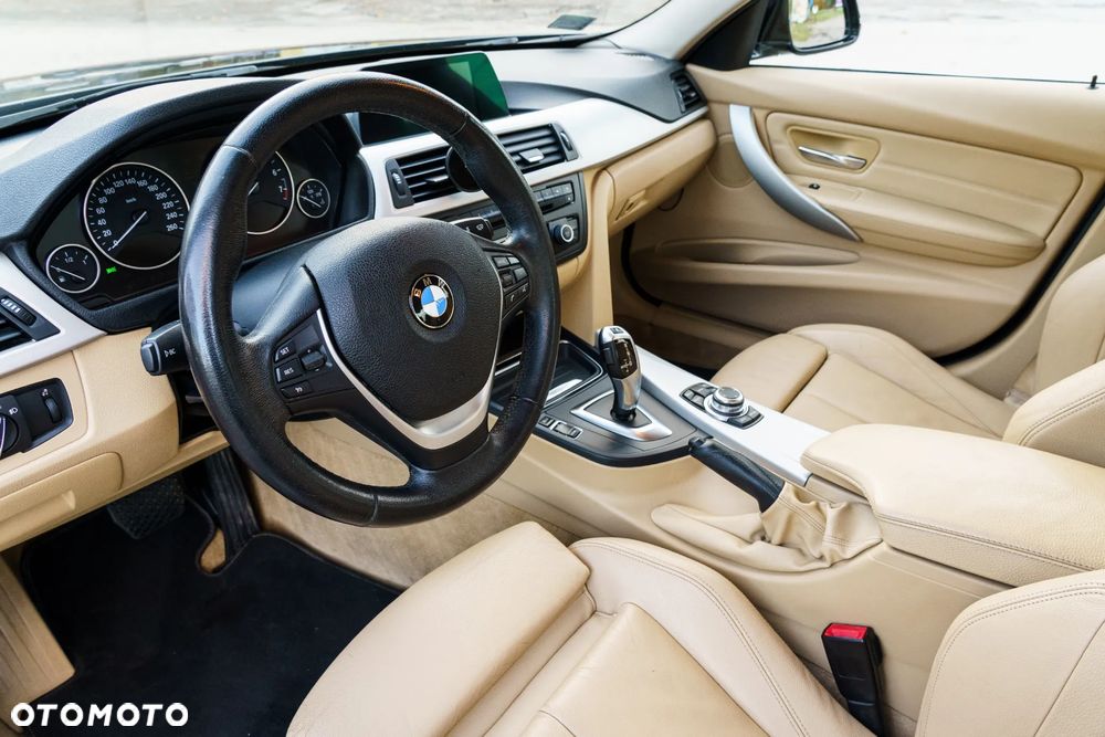 BMW Seria 3 320i - 8