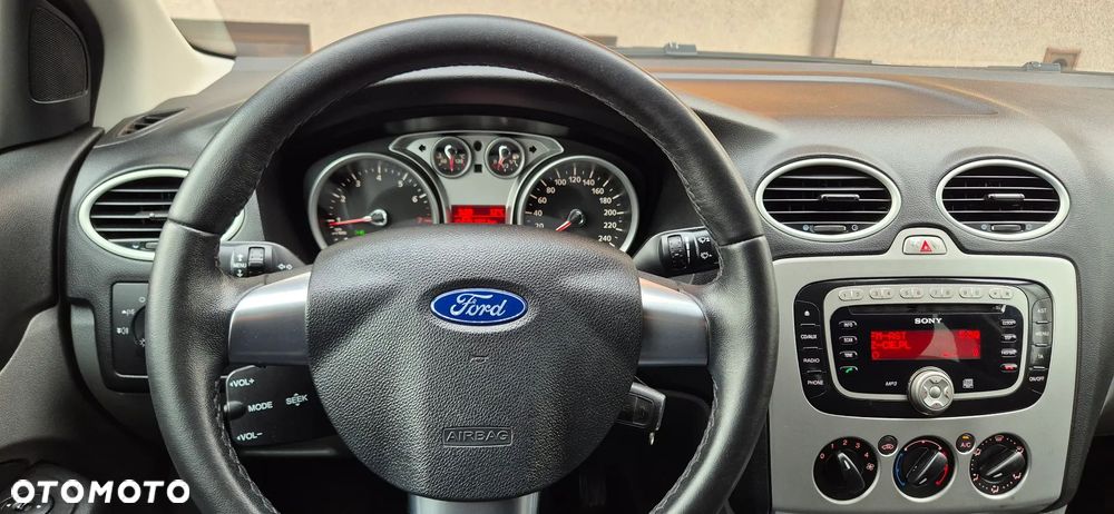 Ford Focus 1.6 16V Sport - 17