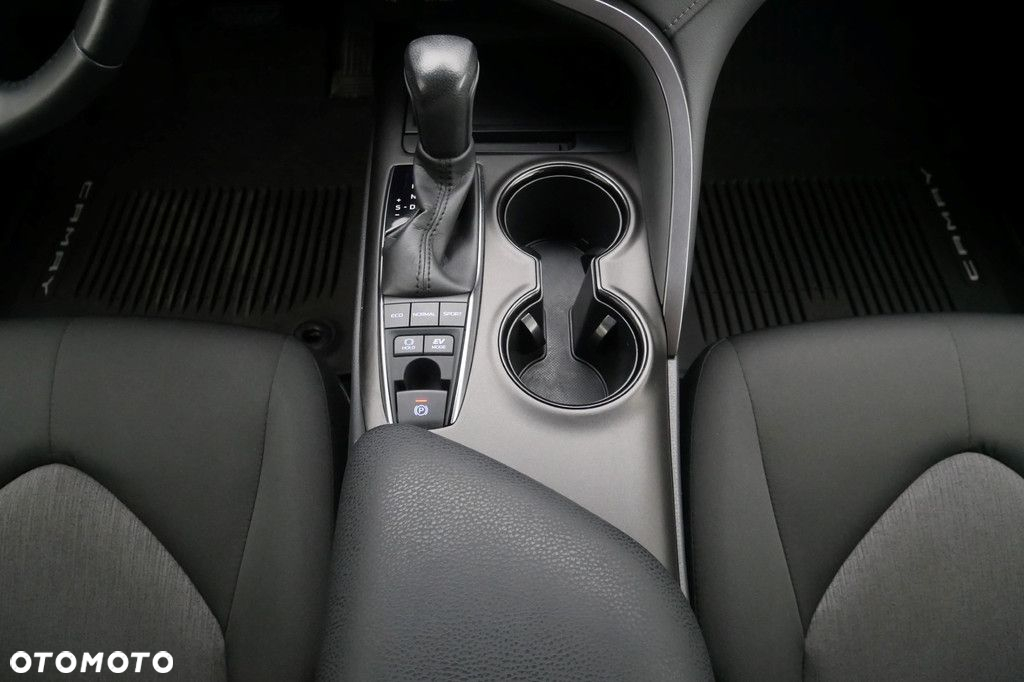 Toyota Camry - 11