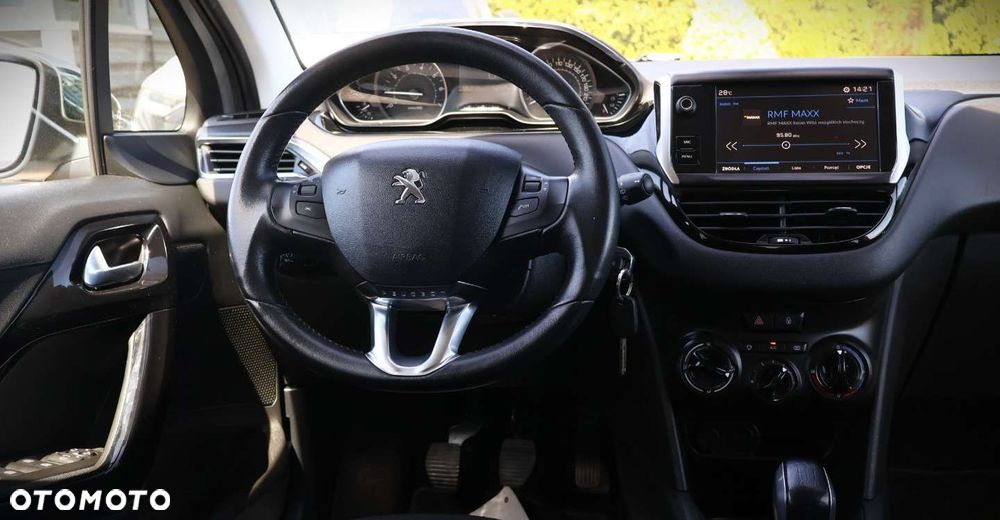 Peugeot 208 - 13