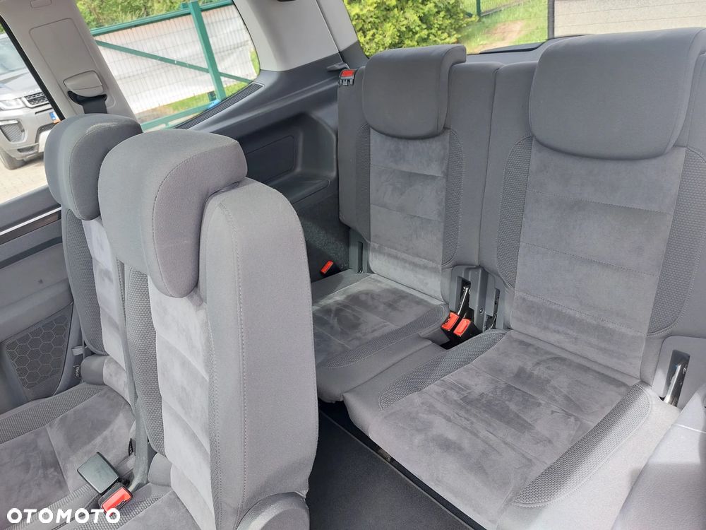 Volkswagen Touran 2.0 TDI DPF Highline DSG - 23