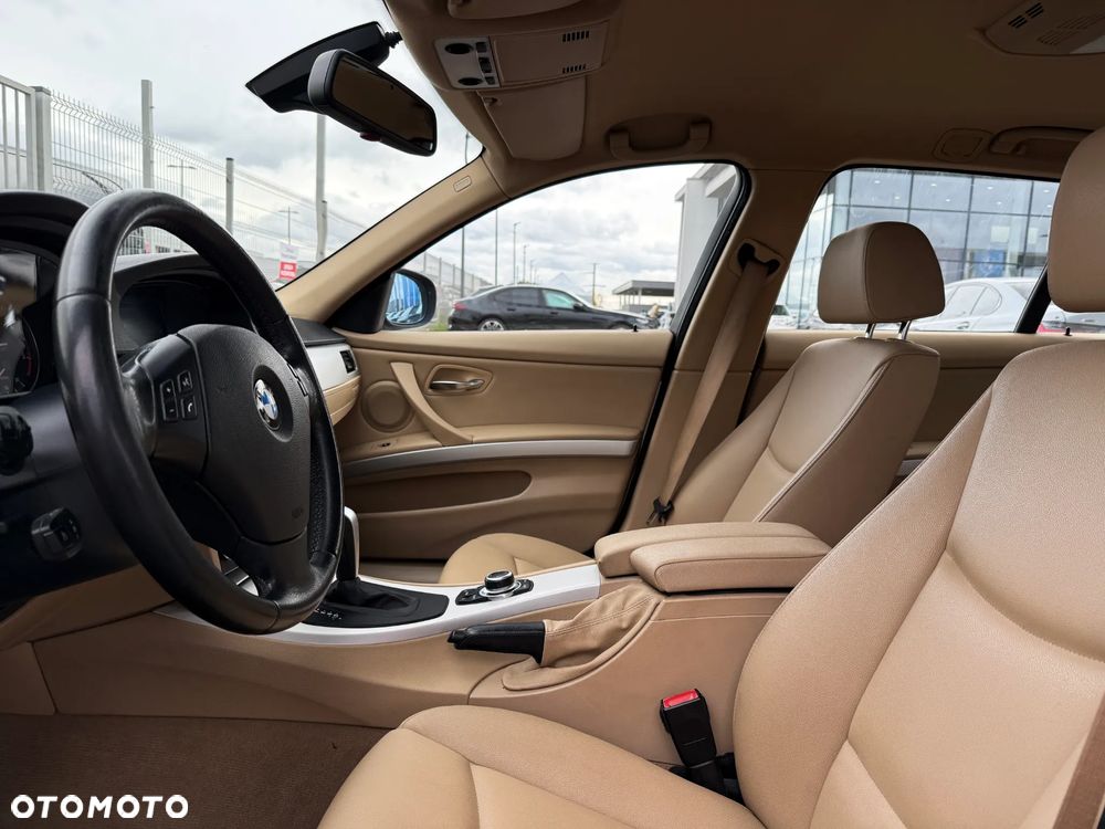 BMW Seria 3 318d Touring Sport Line - 25