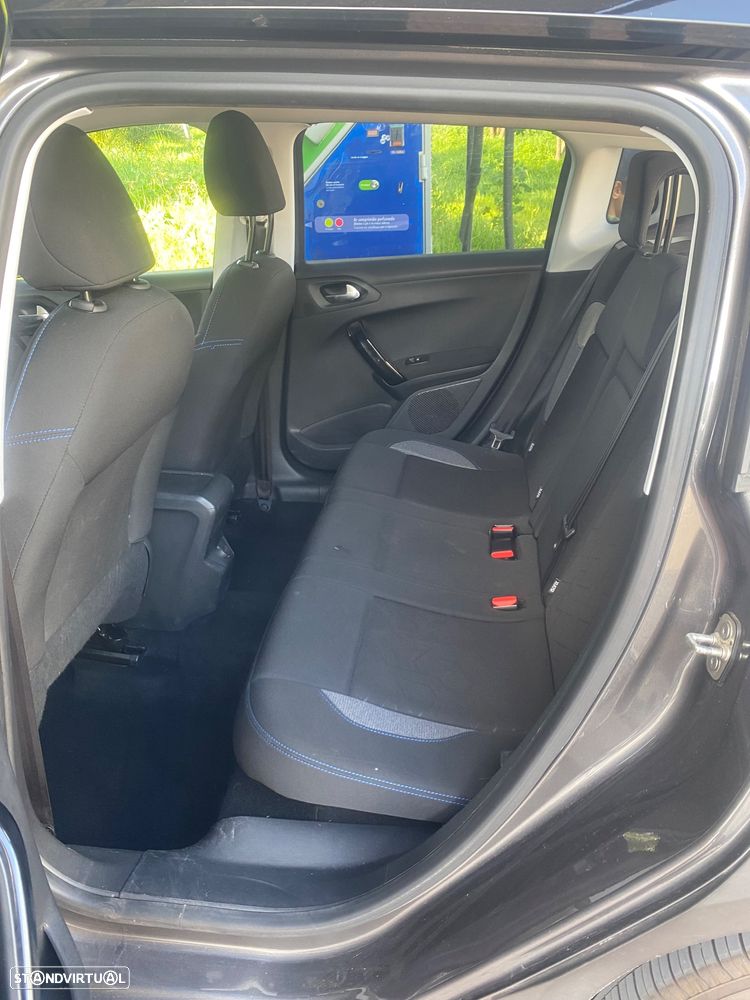 Peugeot 2008 1.2 PureTech Style - 9