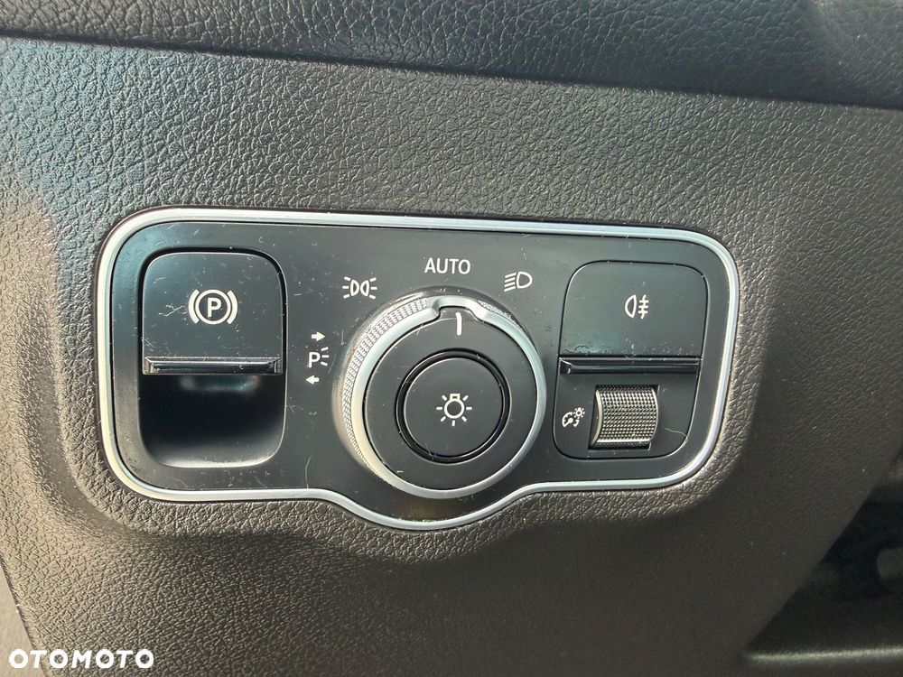 Mercedes-Benz GLB 200 7G-DCT - 28