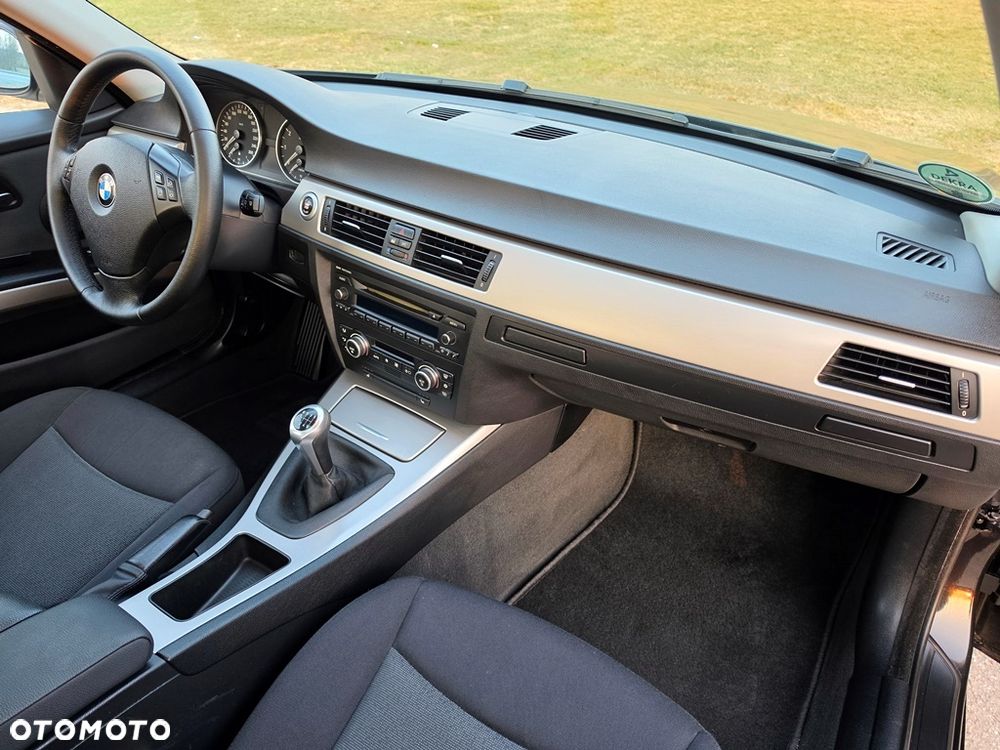 BMW Seria 3 - 34