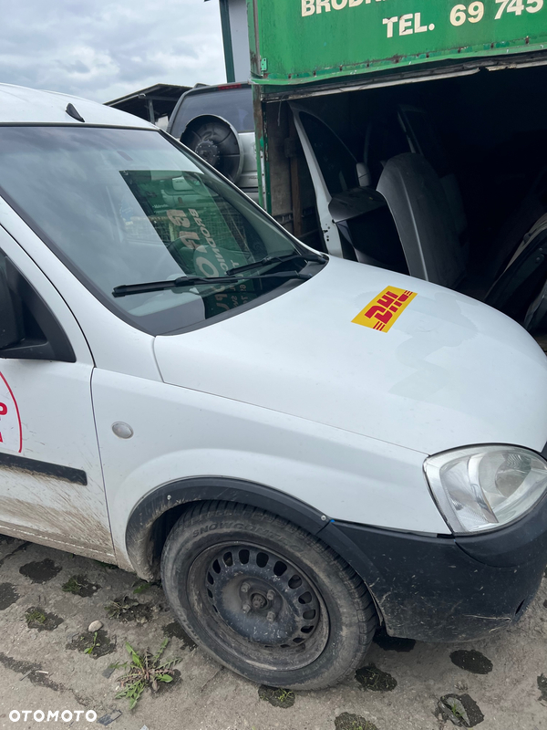 Błotnik przód przedni prawy Opel Combo