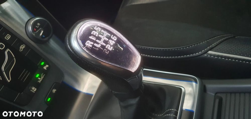 Volvo V40 D2 R Design - 8