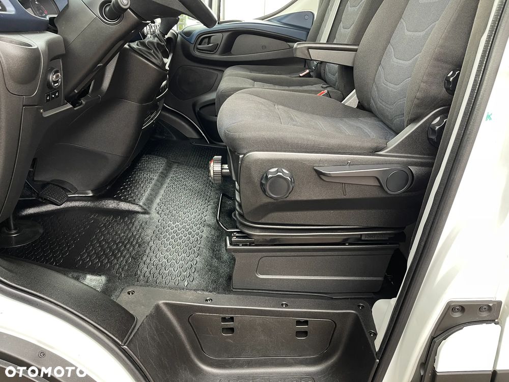 Iveco Daily Izoterma Winda - 25