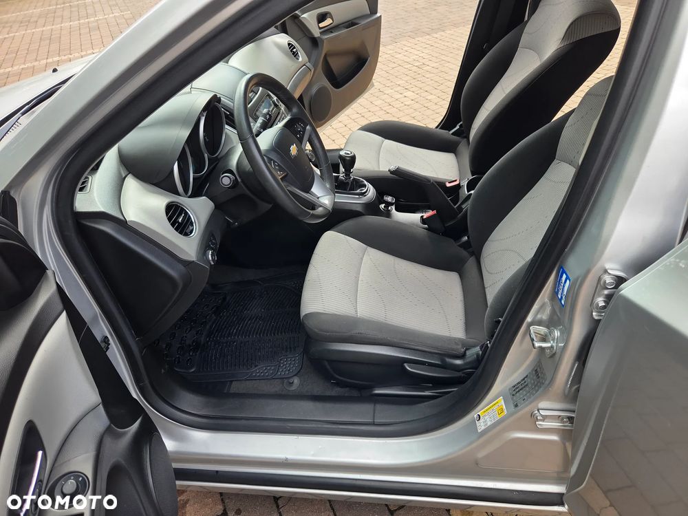 Chevrolet Cruze 1.6 LS - 17