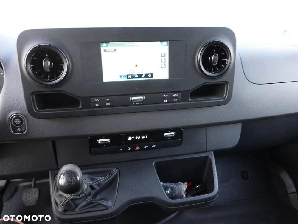 Mercedes-Benz SPRINTER - 8