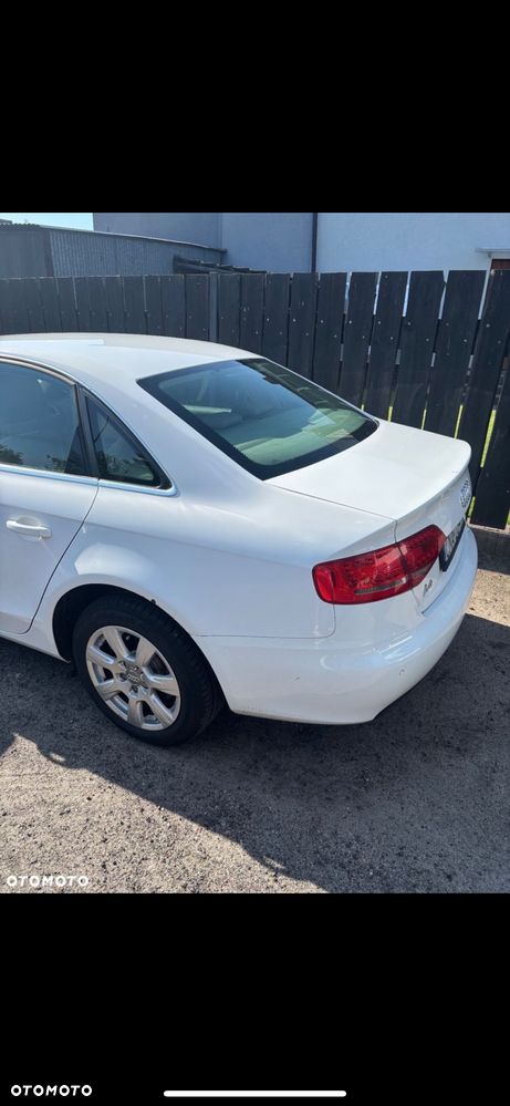 Audi A4 Limousine - 8