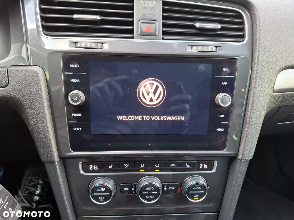 Volkswagen Golf - 24