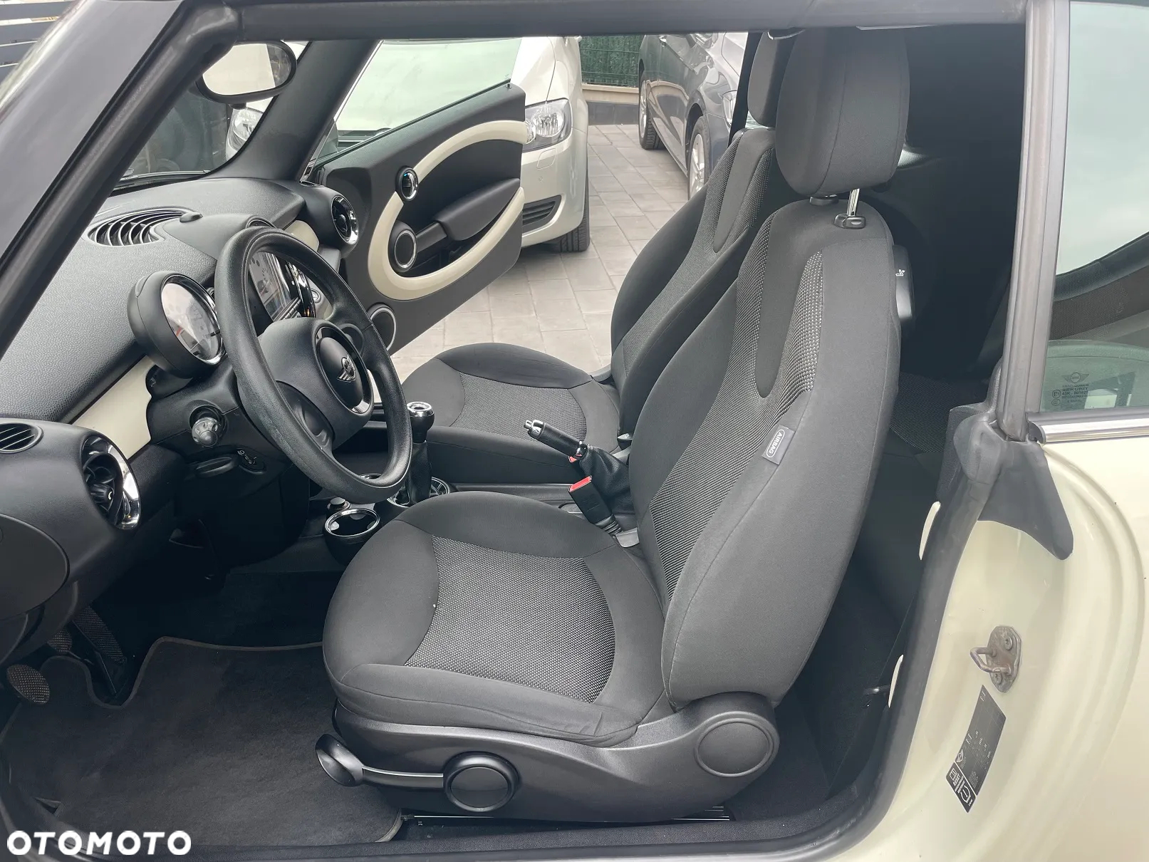 MINI ONE Cabrio - 18