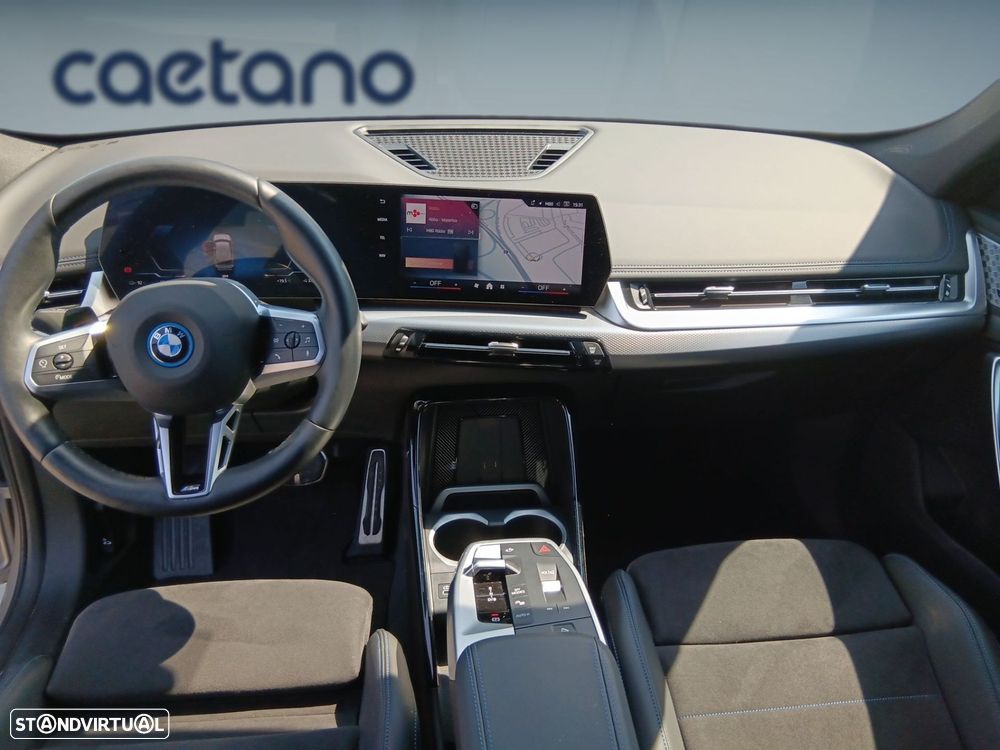 BMW iX1 eDrive20 Pack Desportivo M - 12