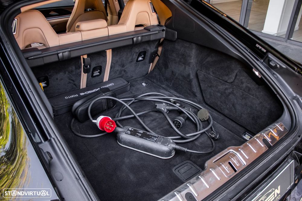 Porsche Panamera 4 E-Hybrid - 30