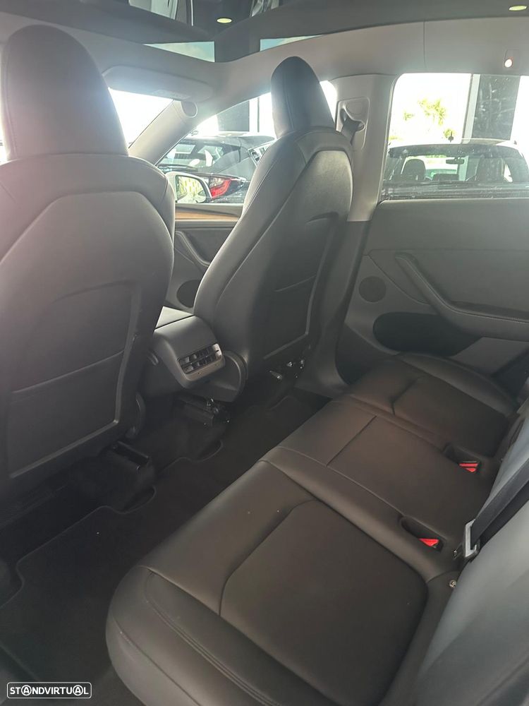Tesla Model Y Long Range Dual Motor AWD - 9