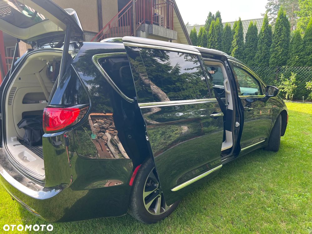 Chrysler Pacifica - 16