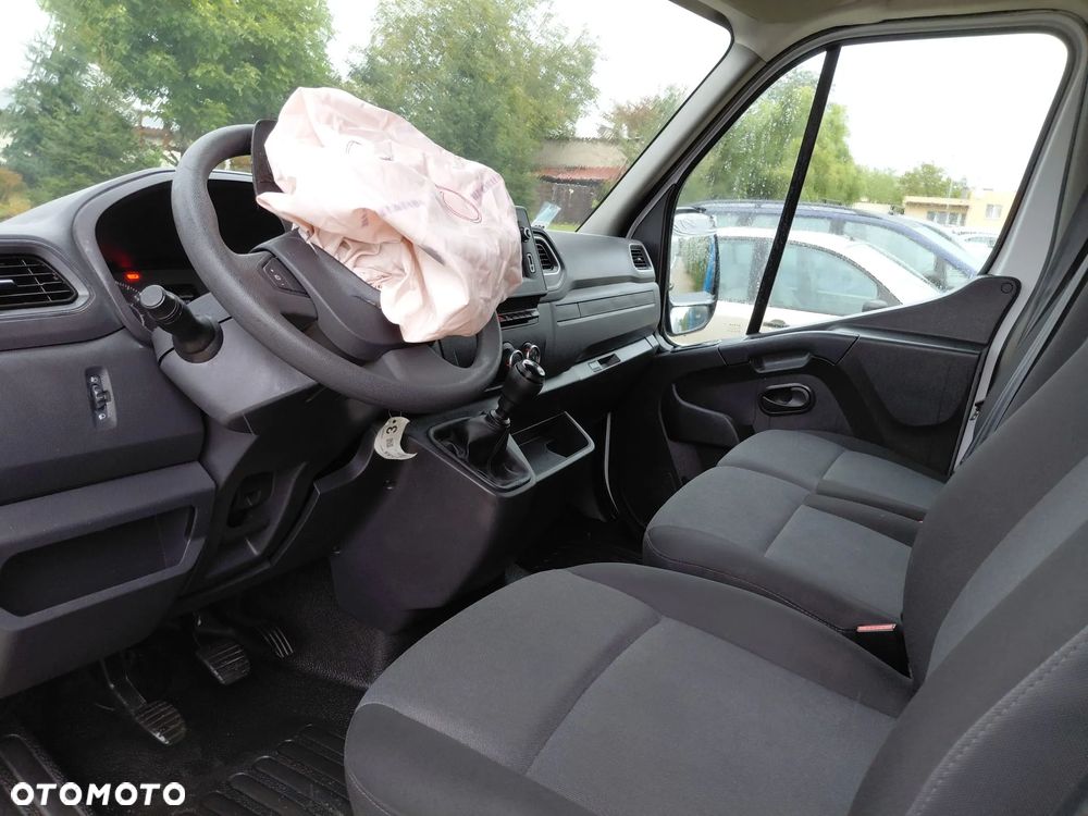 Nissan Interstar - 24