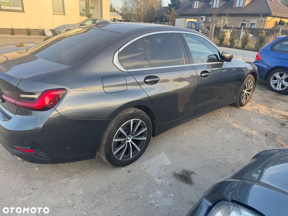 BMW Seria 3 318d mHEV - 6