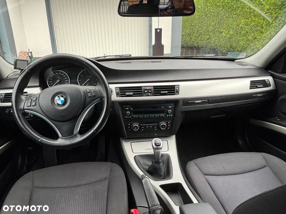 BMW Seria 3 318i - 11