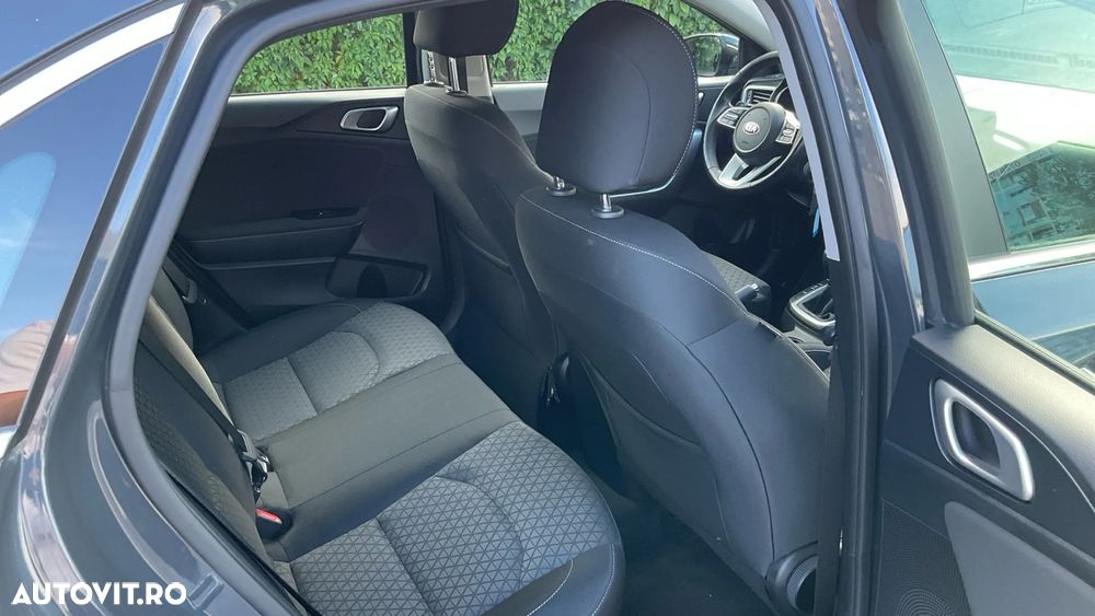 Kia Ceed - 8