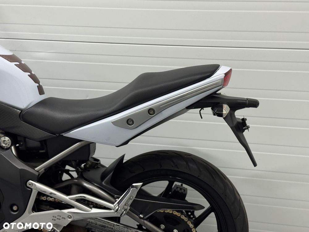 Kawasaki ER - 17