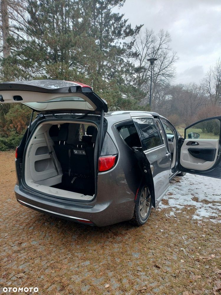 Chrysler Pacifica - 41
