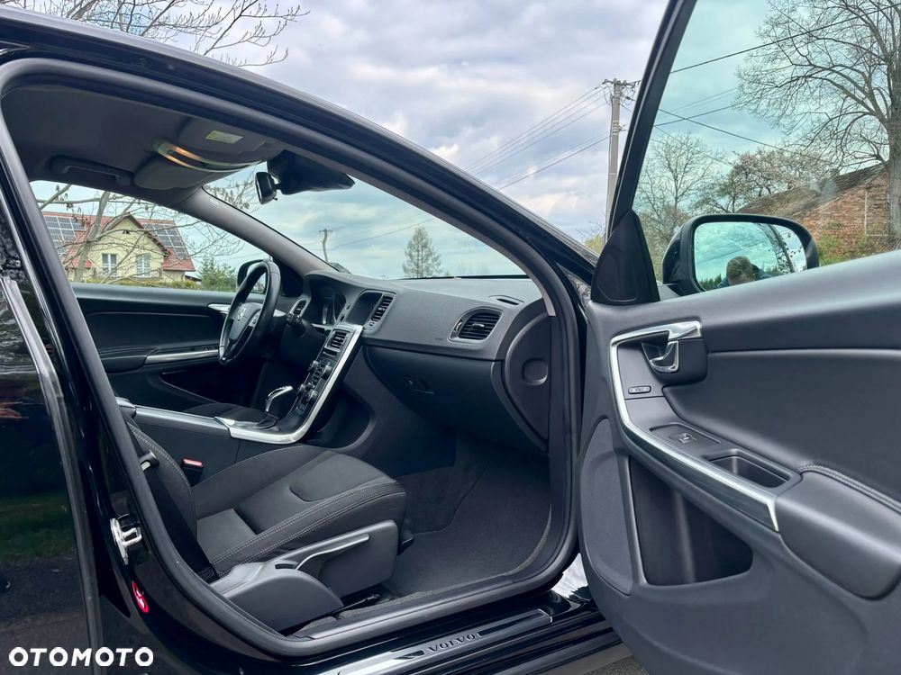 Volvo V60 D2 Geartronic - 28