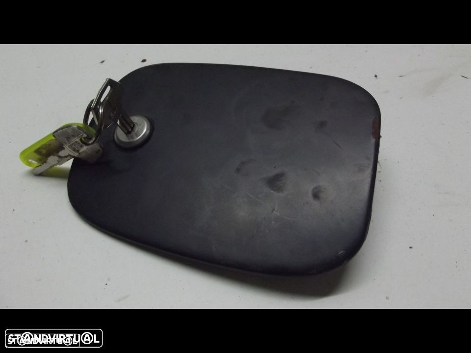 datsun 180 B 160 B tampa do deposito de combustivel c/fecho e chave - 1