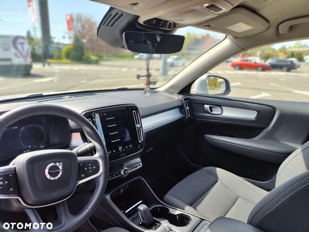 Volvo XC 40 T3 Momentum Pro - 4
