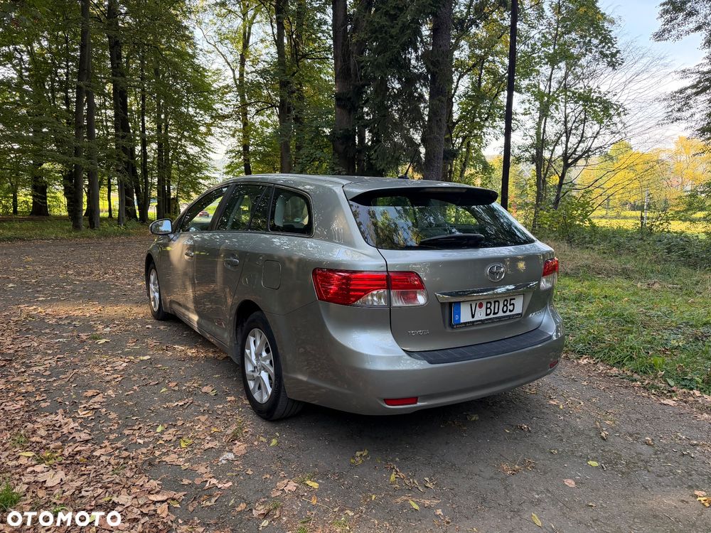 Toyota Avensis 2012 photo 4