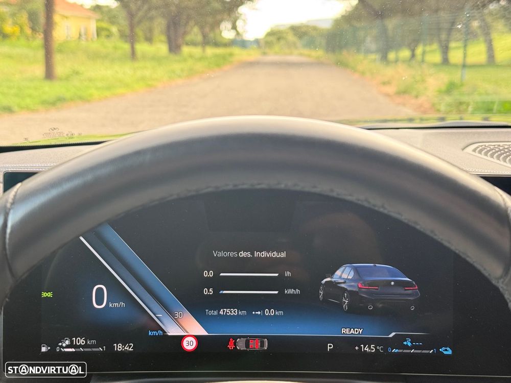 BMW 330 e Pack Desportivo M Pro Auto - 47