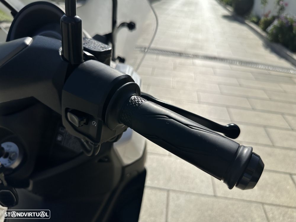 Yamaha NMAX 125 com Pack Urban - 42