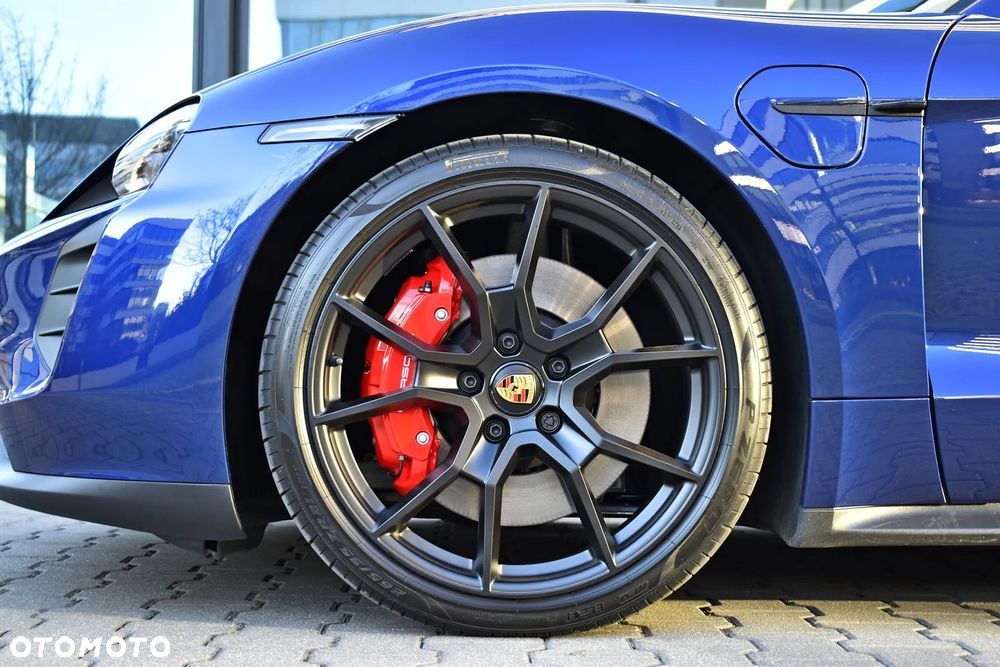 Porsche Taycan GTS Sport Turismo - 14