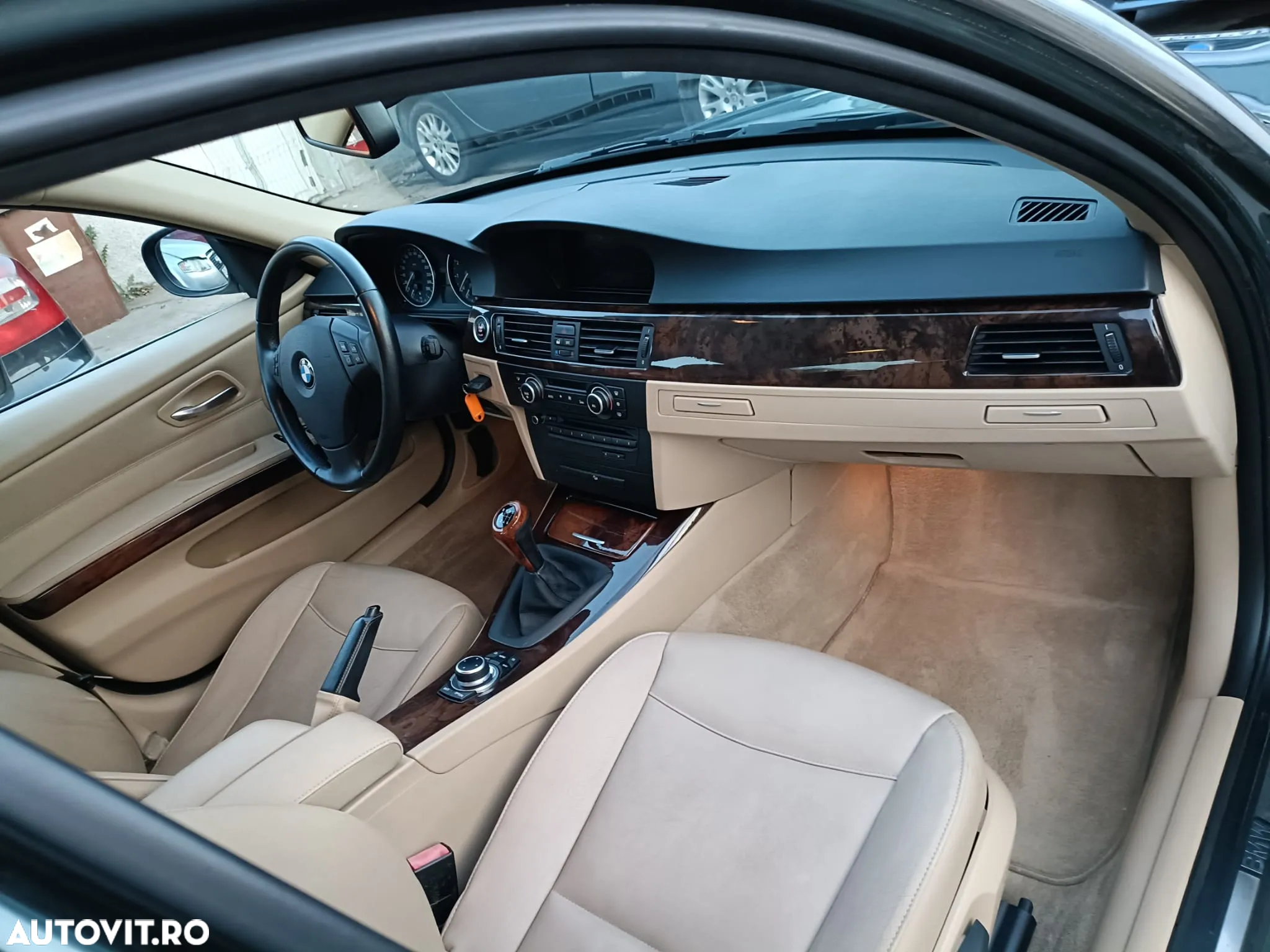 BMW Seria 3 325i - 4