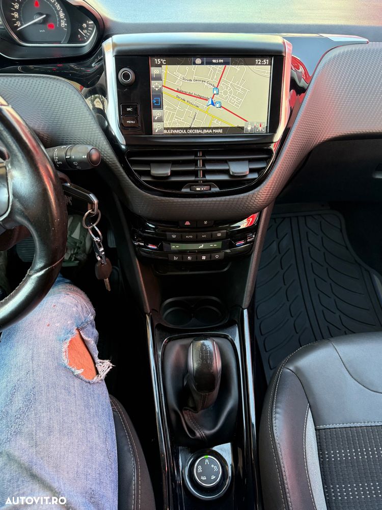 Peugeot 2008 PureTech 110 Stop&Start Style - 16