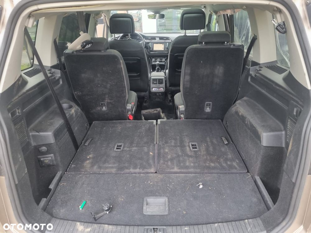 Volkswagen Touran 2.0 TDI SCR (BlueMotion Technology) Comfortline - 19