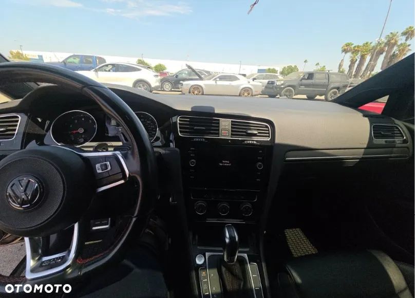Volkswagen Golf - 8