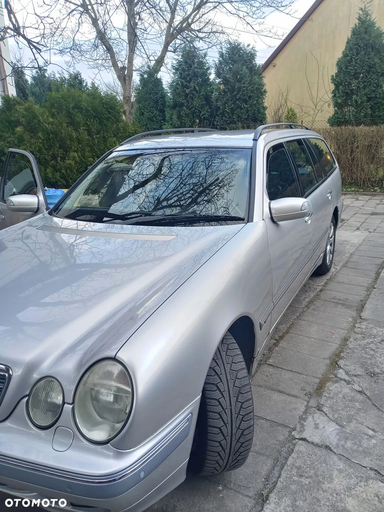 Mercedes-Benz Klasa E 320 T 4Matic Elegance - 4