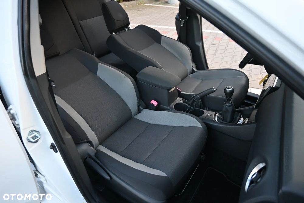 Toyota Auris 1.33 VVT-i Premium + - 26