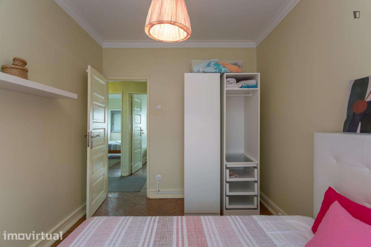 Quarto - localizado em Anjos Lisbon - Grande imagem: 3/8