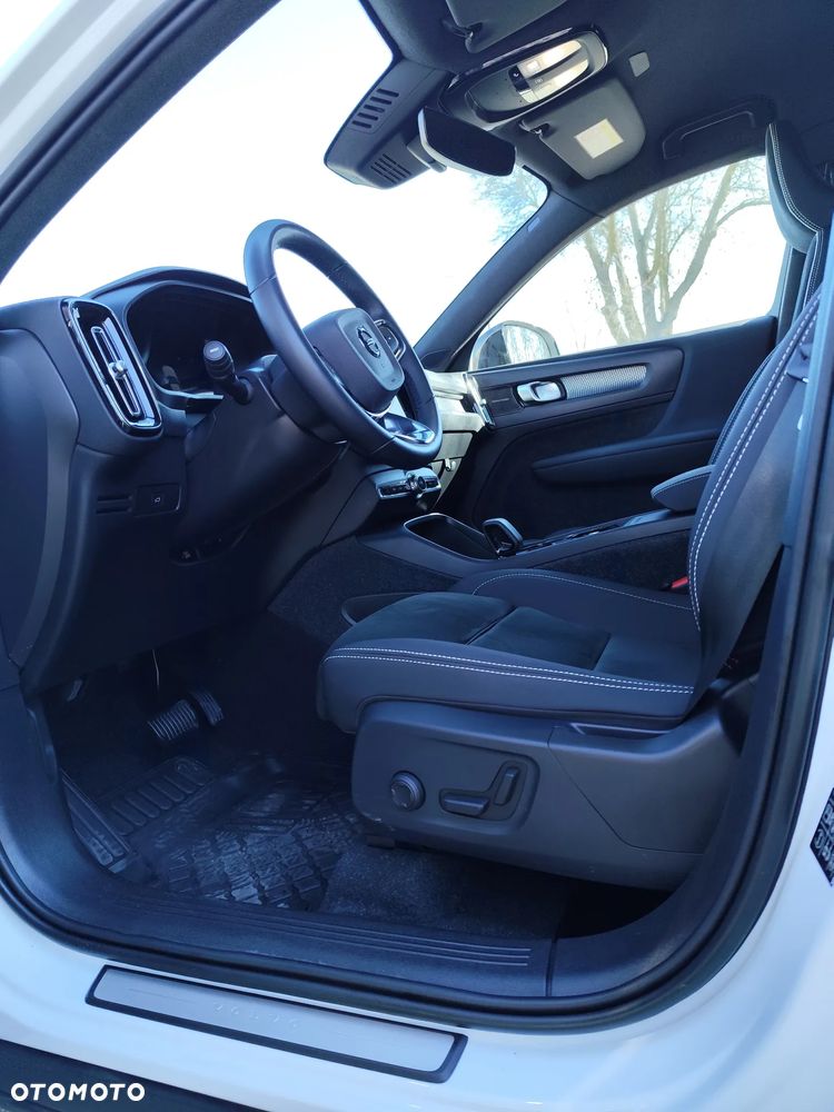 Volvo XC 40 B4 Plus Dark - 12