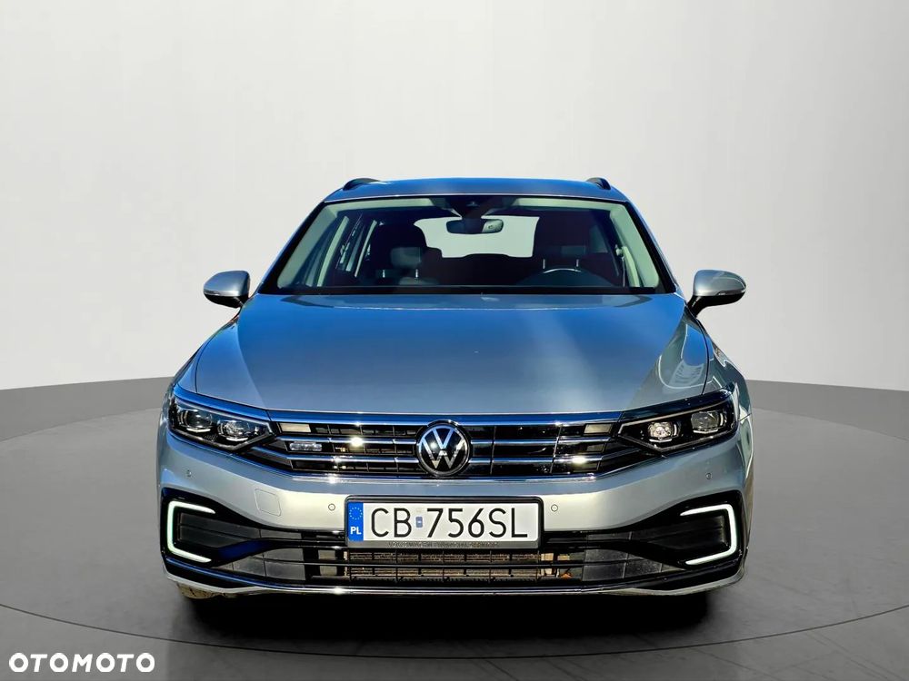 Volkswagen Passat - 10