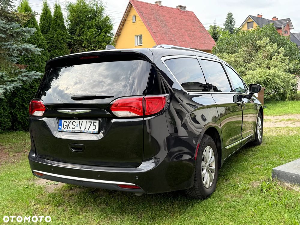 Chrysler Pacifica - 3