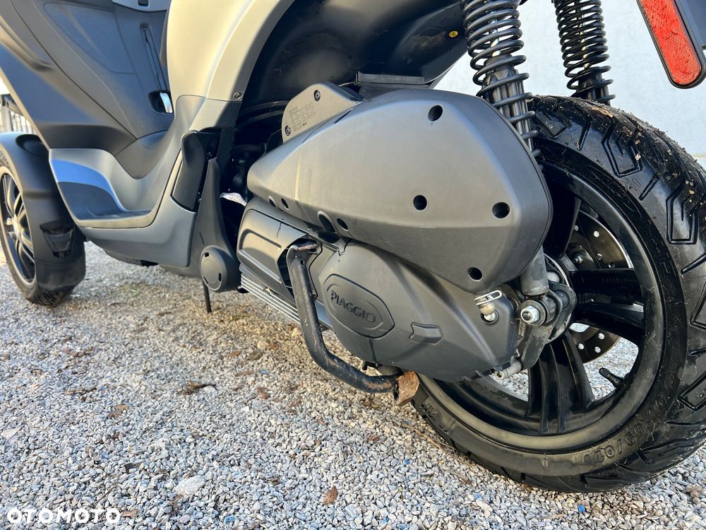 Piaggio MP-3 - 12