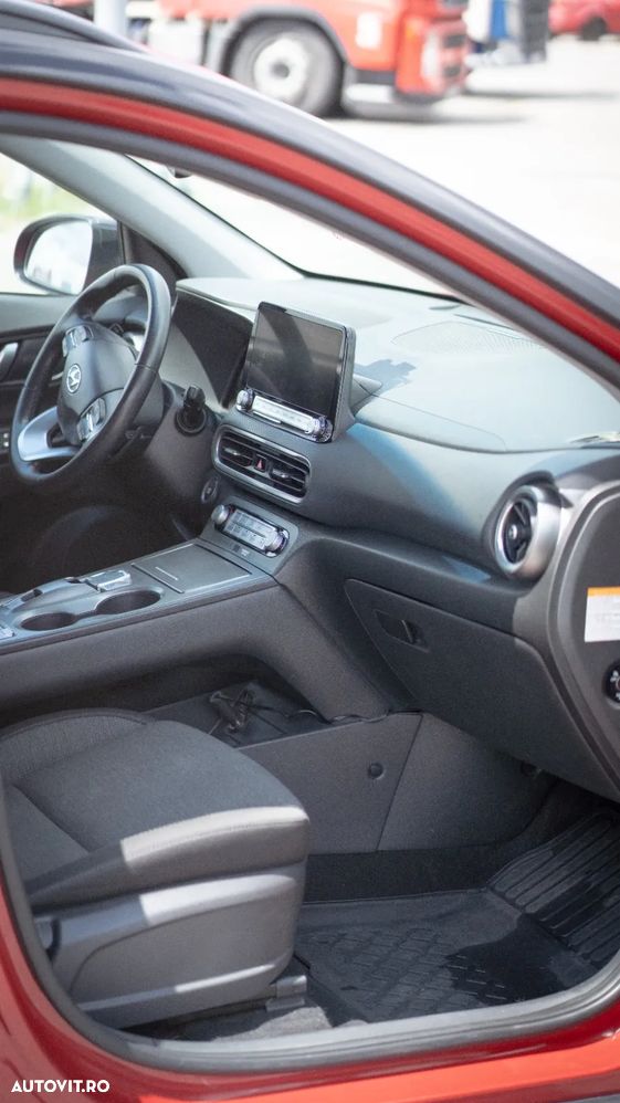 Hyundai KONA - 7