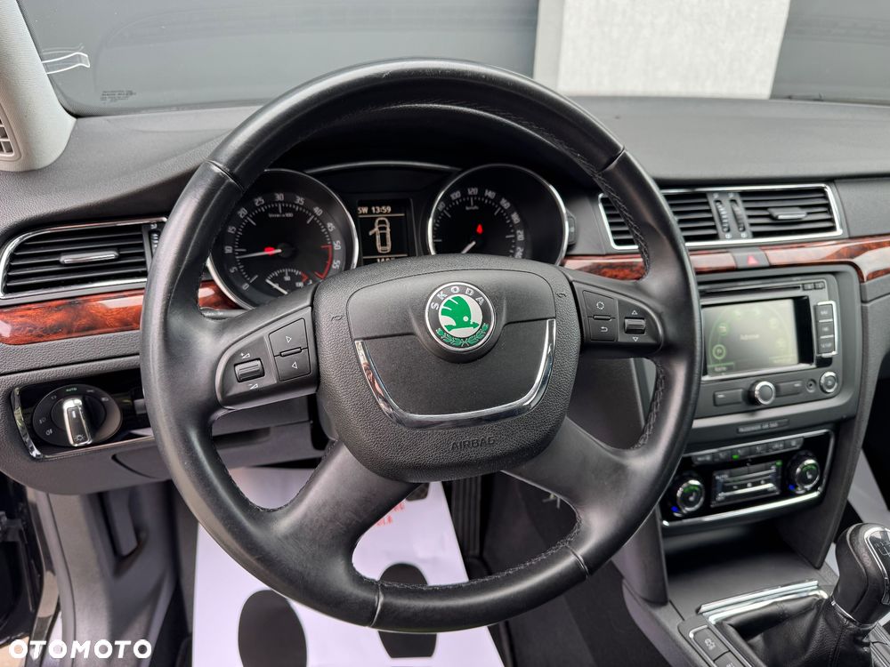 Skoda Superb 2.0 TDI PD Elegance - 30