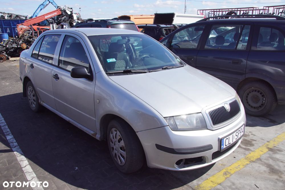 Auto na części - Skoda Fabia I Lift 1.2 12V 64 KM AZQ GSB LF7T 2005R Silnik Skrzynia Drzwi Maska Błotnik Zderzak Klapa Lampa Lusterko Klamka Szyba Deska Kokpit Sterownik Moduł Czujnik Licznik Panel Kierownica - 3